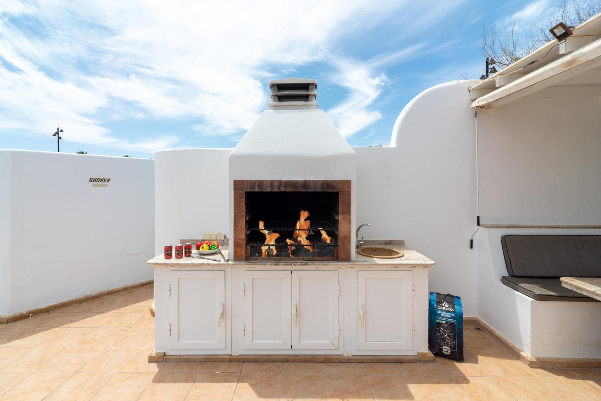 Villa Michelle - Lh114 By Villas Now Ltd Playa Blanca  Buitenkant foto