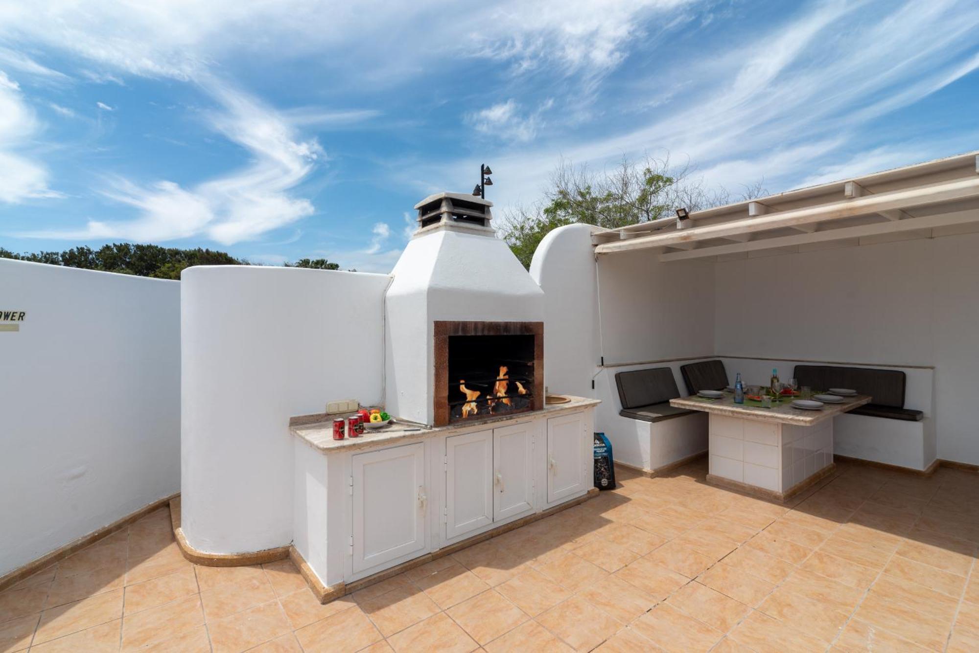 Villa Michelle - Lh114 By Villas Now Ltd Playa Blanca  Buitenkant foto